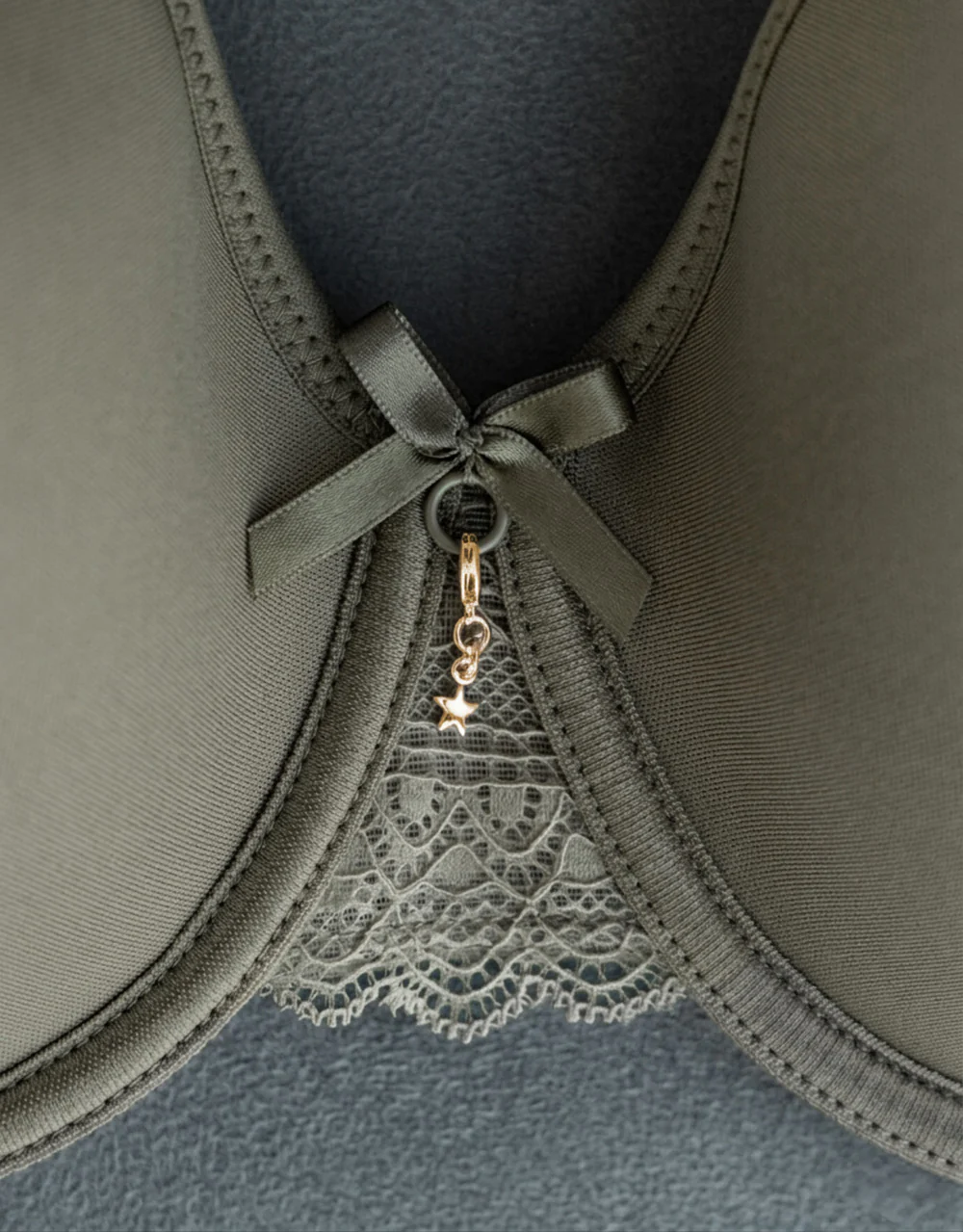 Bra Charm Golden Star - Image 2