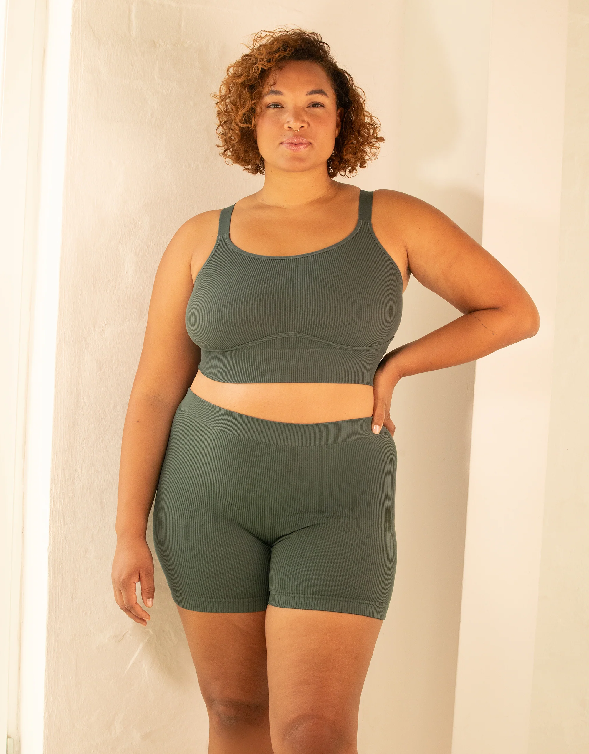 High-Waist-Shorts Freeda Olive - Image 4