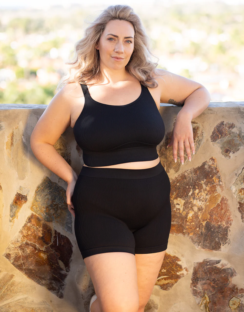 High-Waist-Shorts-Set 2x Freeda Black/Sand - Image 4