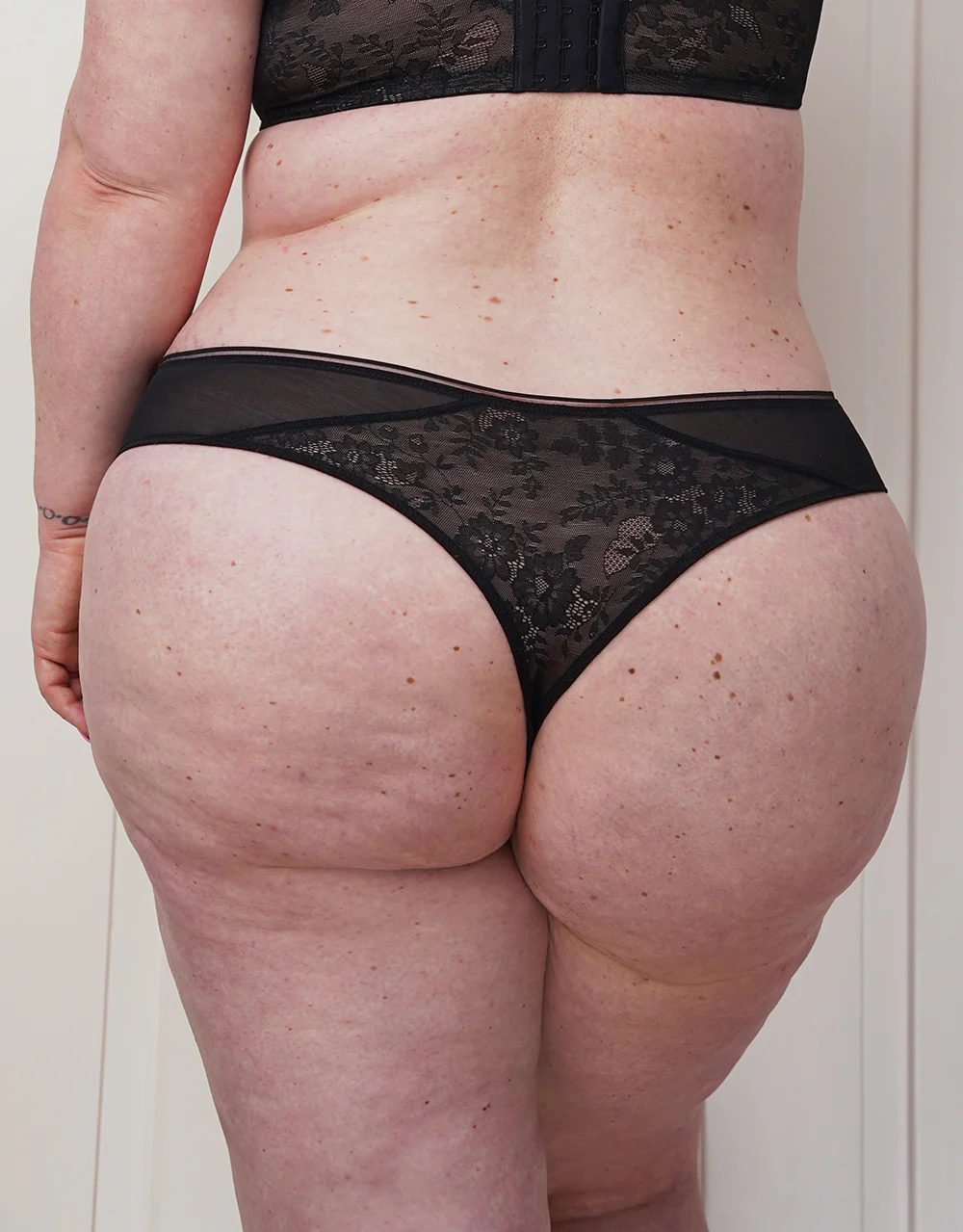 String True Lace Black - Image 4